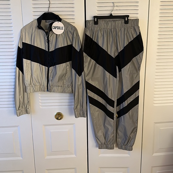 Metallic two piece jacket and pants set size (L) - Picture 3 of 4